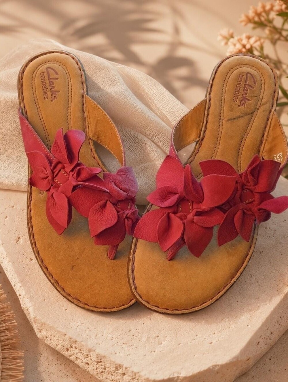 Clarks Bendables Pink Leather Flower Thong Sandals Women's Size 8M
